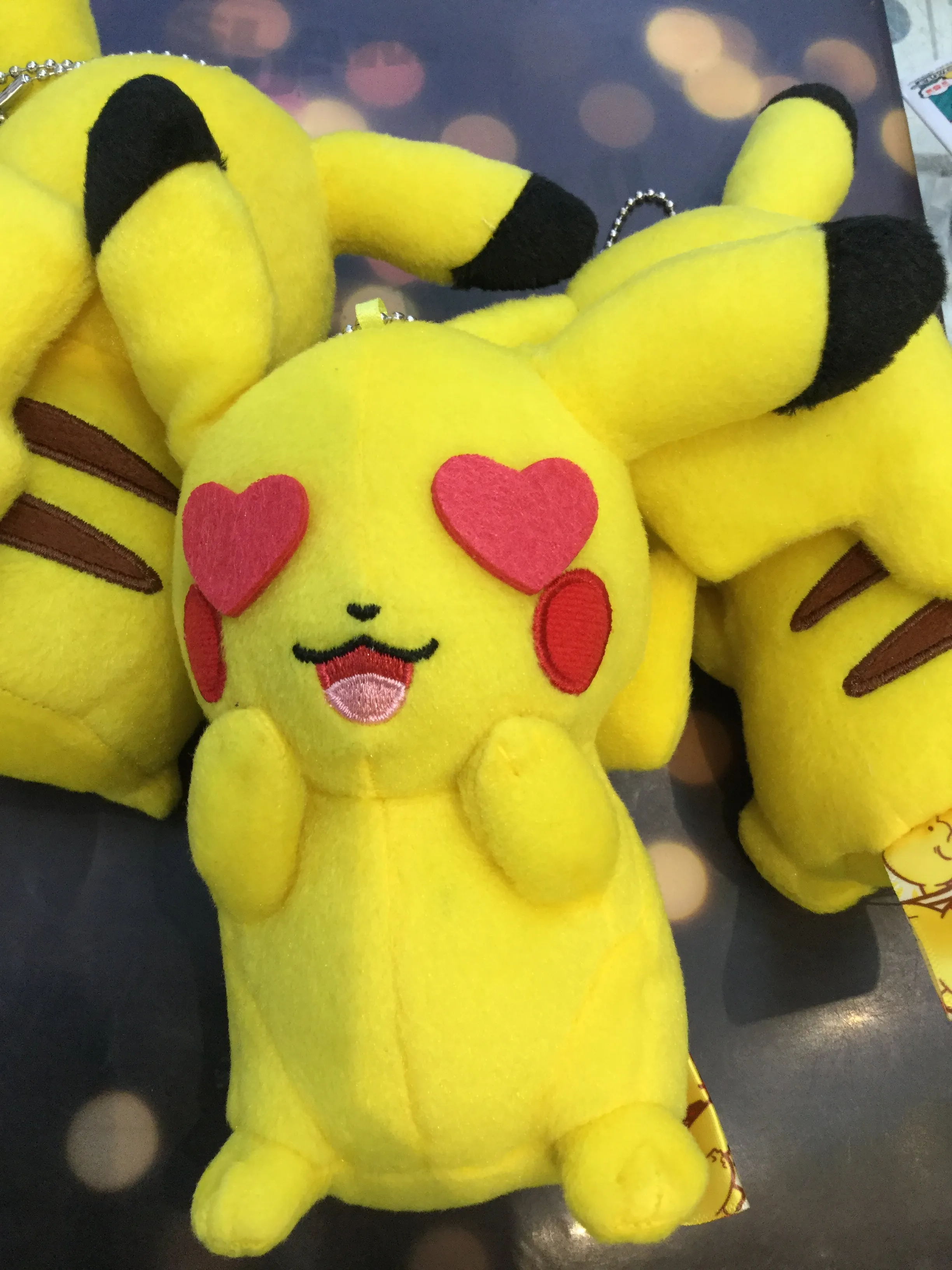 Surrealist Art Vinyl Statue Pokemon Pikachu Mania Sun and Moon Heart Eyes Plush 4 (In-stock)